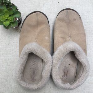 Columbia Tan Furry Slippers